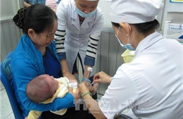 Thành phố Hồ Chí Minh: &#39;Cháy&#39; vắc-xin 5 trong 1 